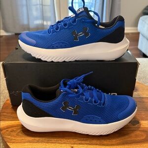 Under Armour BGS Surge 4 Running Shoe Size 7Y/8.5W
